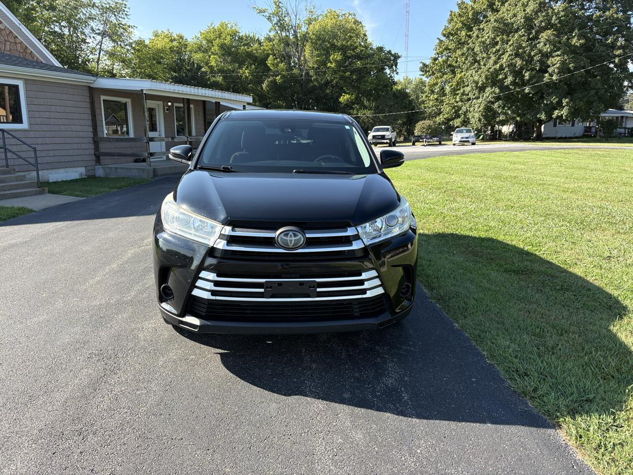 Toyota Highlander LE V6 AWD (Natl) 2019