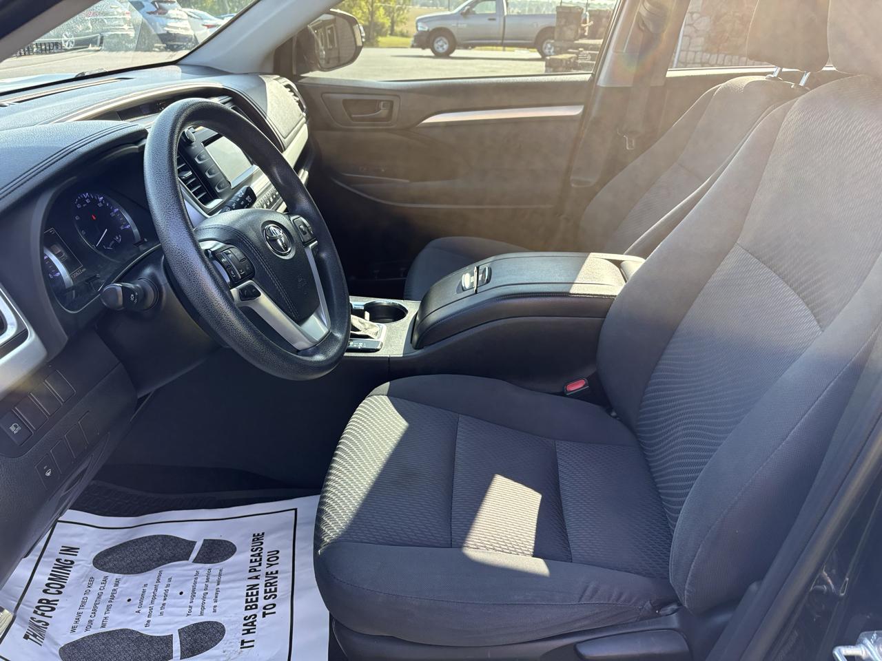 Toyota Highlander LE V6 AWD (Natl) 2019