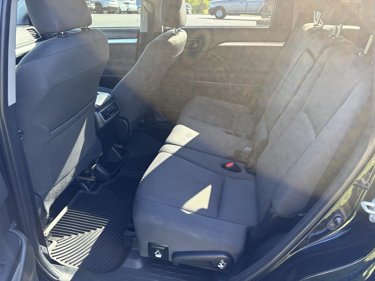 Toyota Highlander LE V6 AWD (Natl) 2019