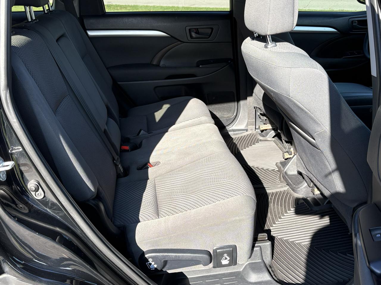 Toyota Highlander LE V6 AWD (Natl) 2019