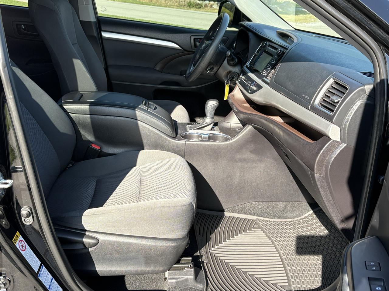 Toyota Highlander LE V6 AWD (Natl) 2019