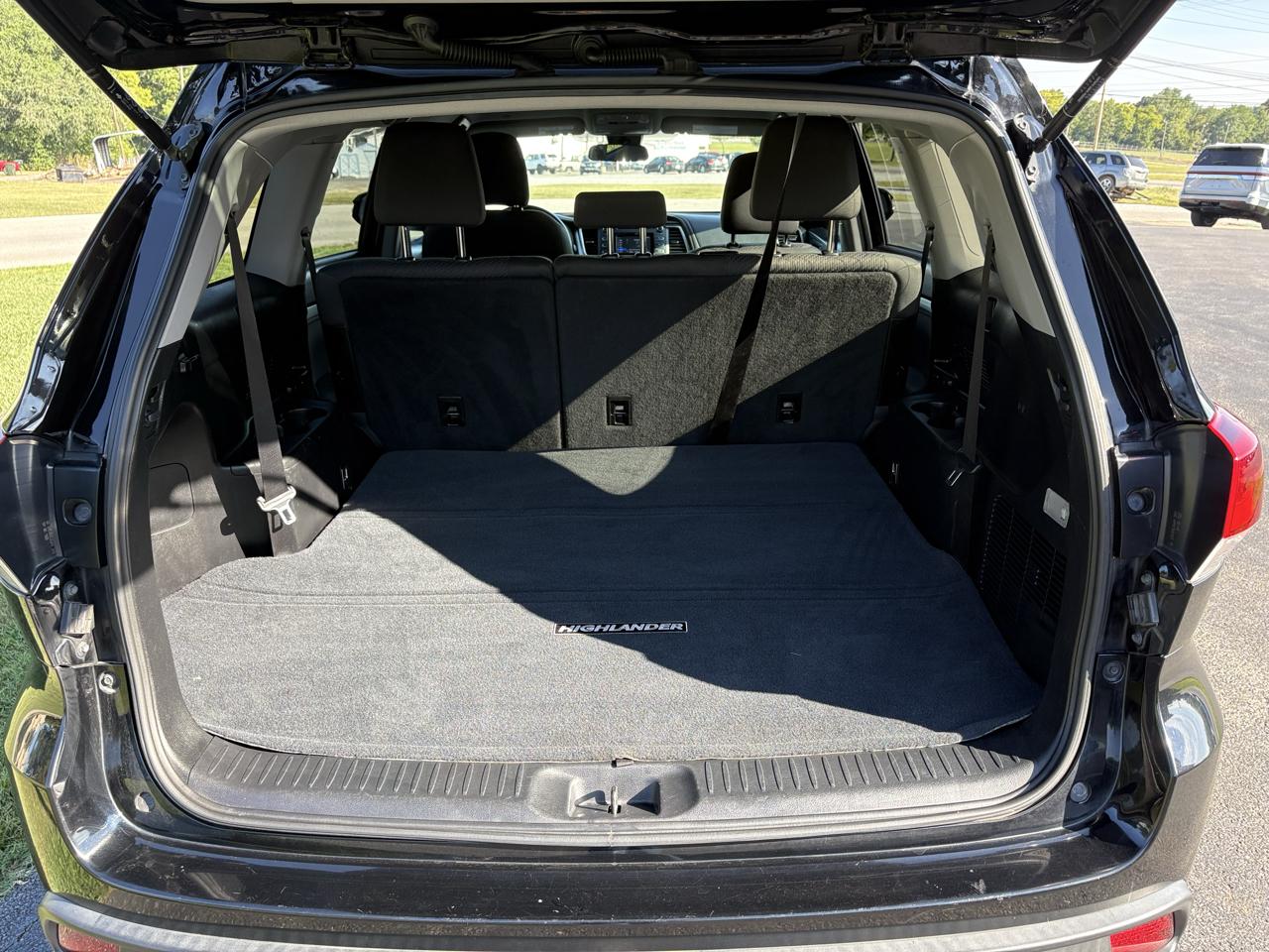 Toyota Highlander LE V6 AWD (Natl) 2019
