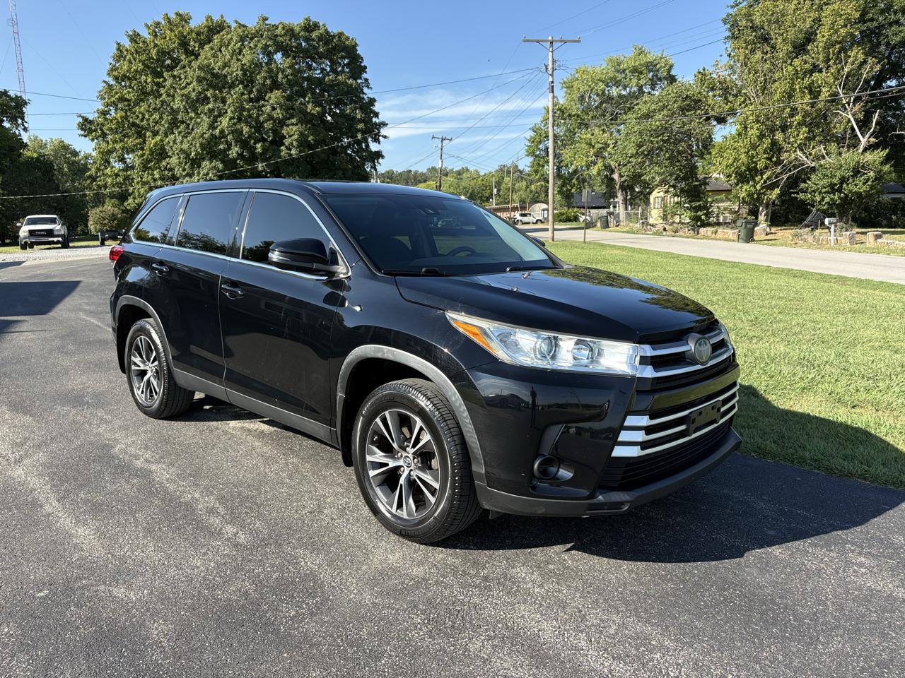 Toyota Highlander LE V6 AWD (Natl) 2019