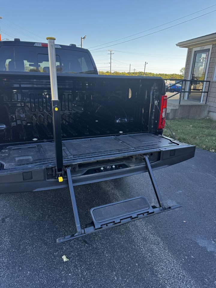 Ford F-150 4WD SuperCrew 139" XLT 2021
