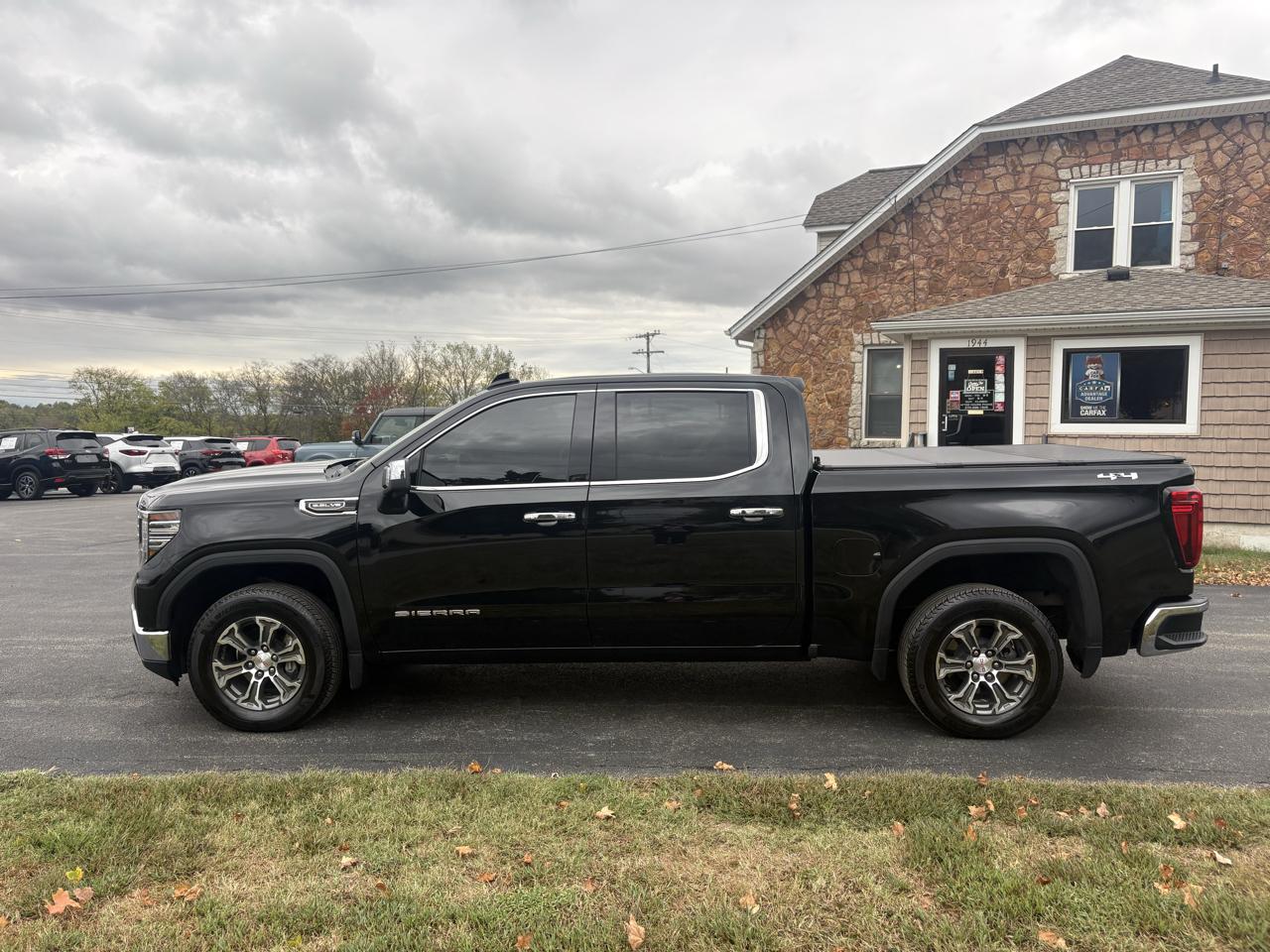 GMC Sierra 1500 4WD Crew Cab 147" SLT 2026