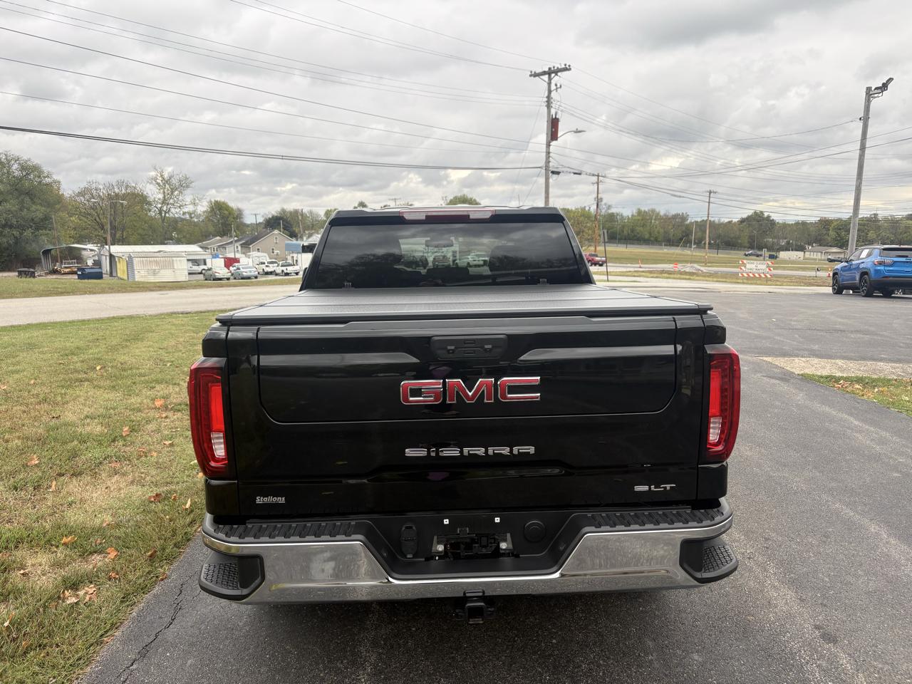 GMC Sierra 1500 4WD Crew Cab 147" SLT 2026