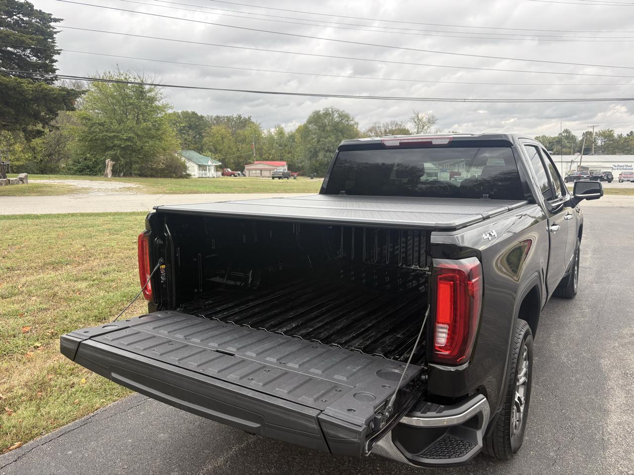 GMC Sierra 1500 4WD Crew Cab 147" SLT 2026