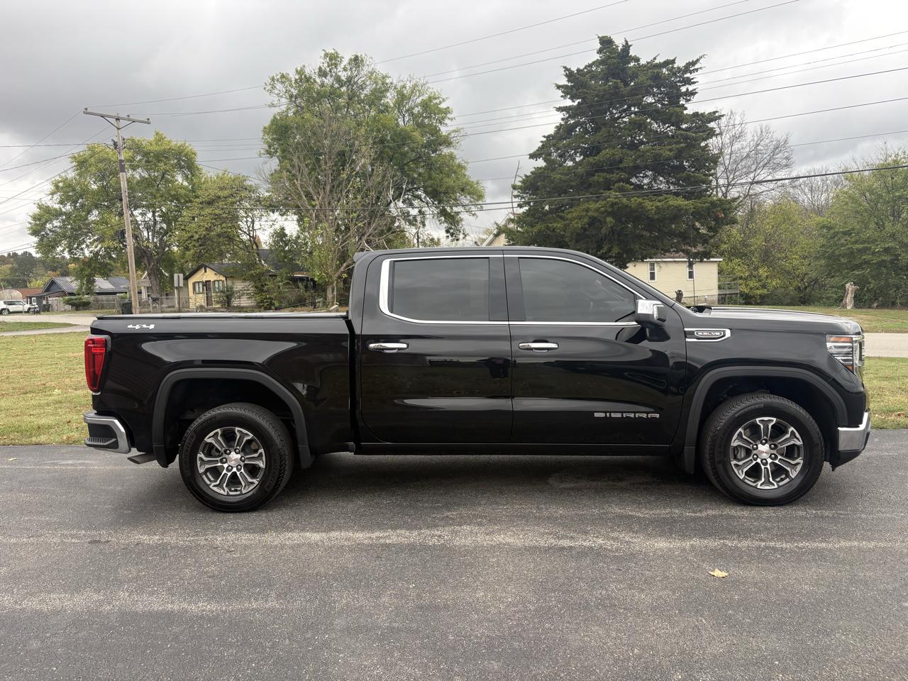 GMC Sierra 1500 4WD Crew Cab 147" SLT 2026