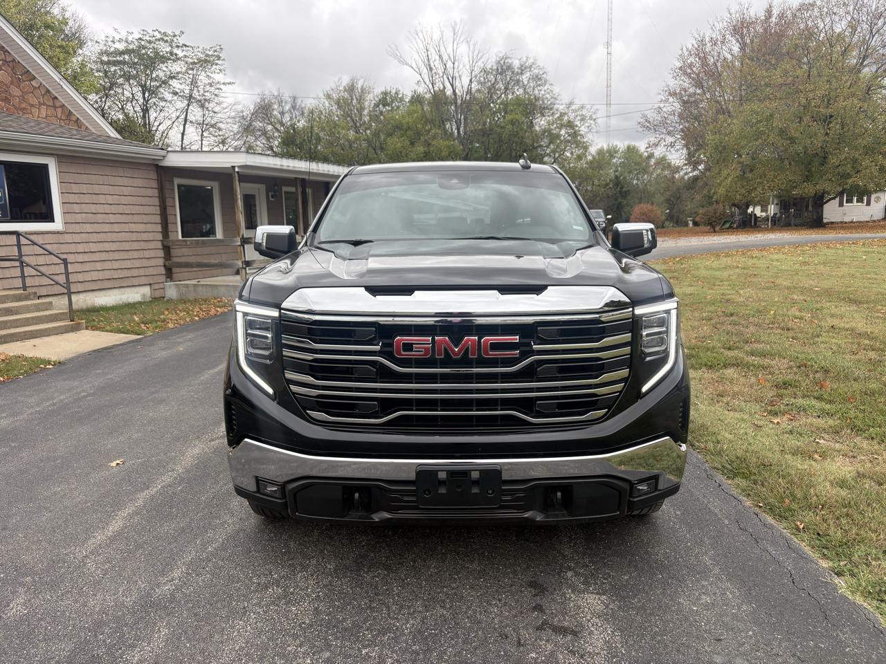 GMC Sierra 1500 4WD Crew Cab 147" SLT 2026
