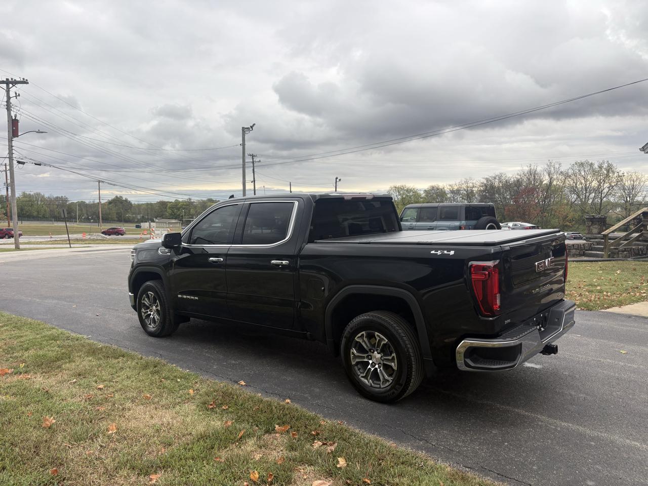 GMC Sierra 1500 4WD Crew Cab 147" SLT 2026