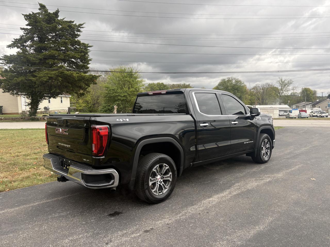 GMC Sierra 1500 4WD Crew Cab 147" SLT 2026