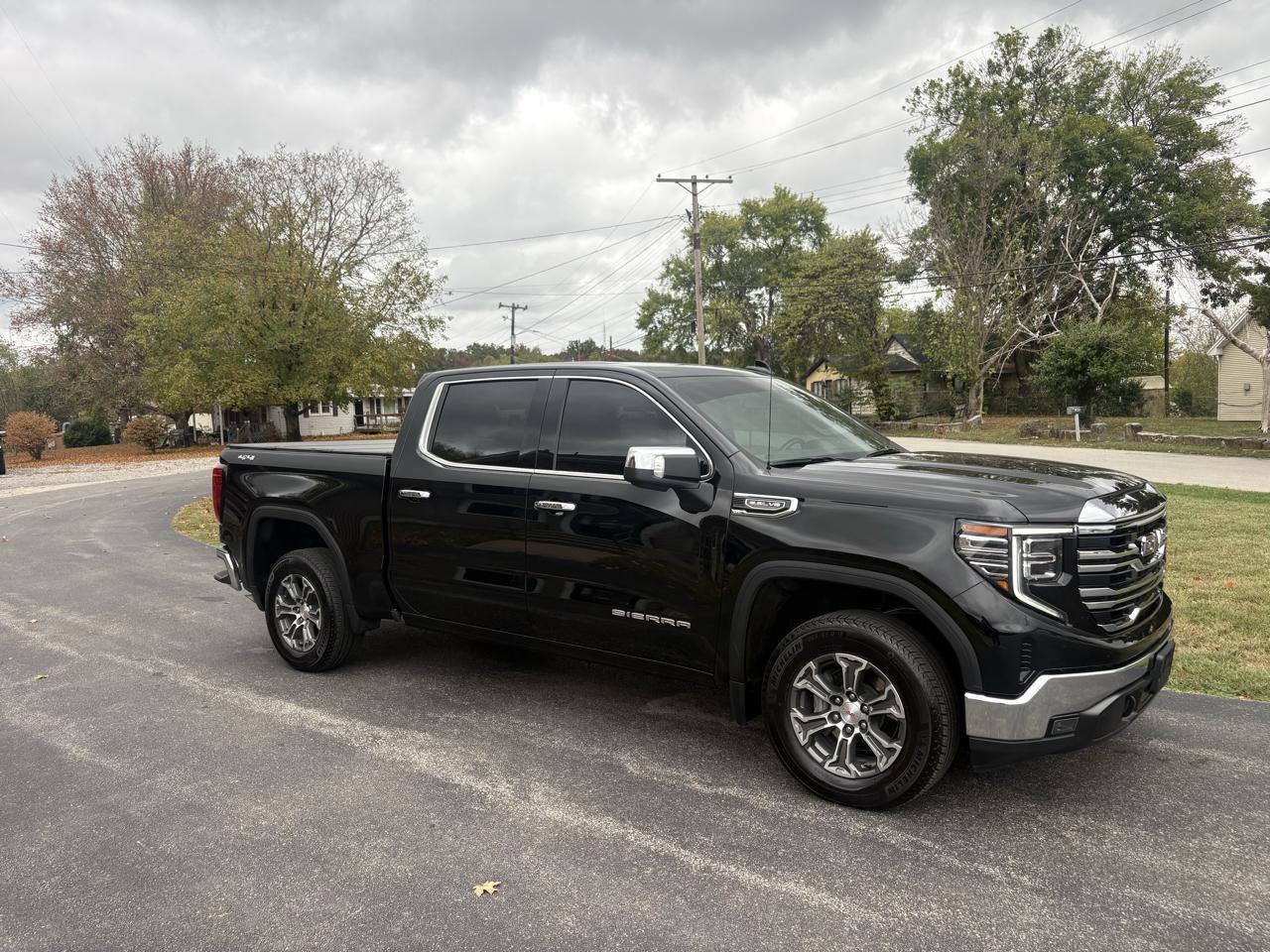 GMC Sierra 1500 4WD Crew Cab 147" SLT 2026
