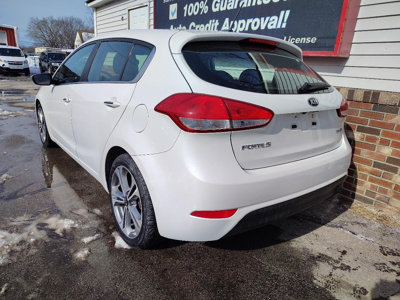 Kia Forte 5-Door EX 2016