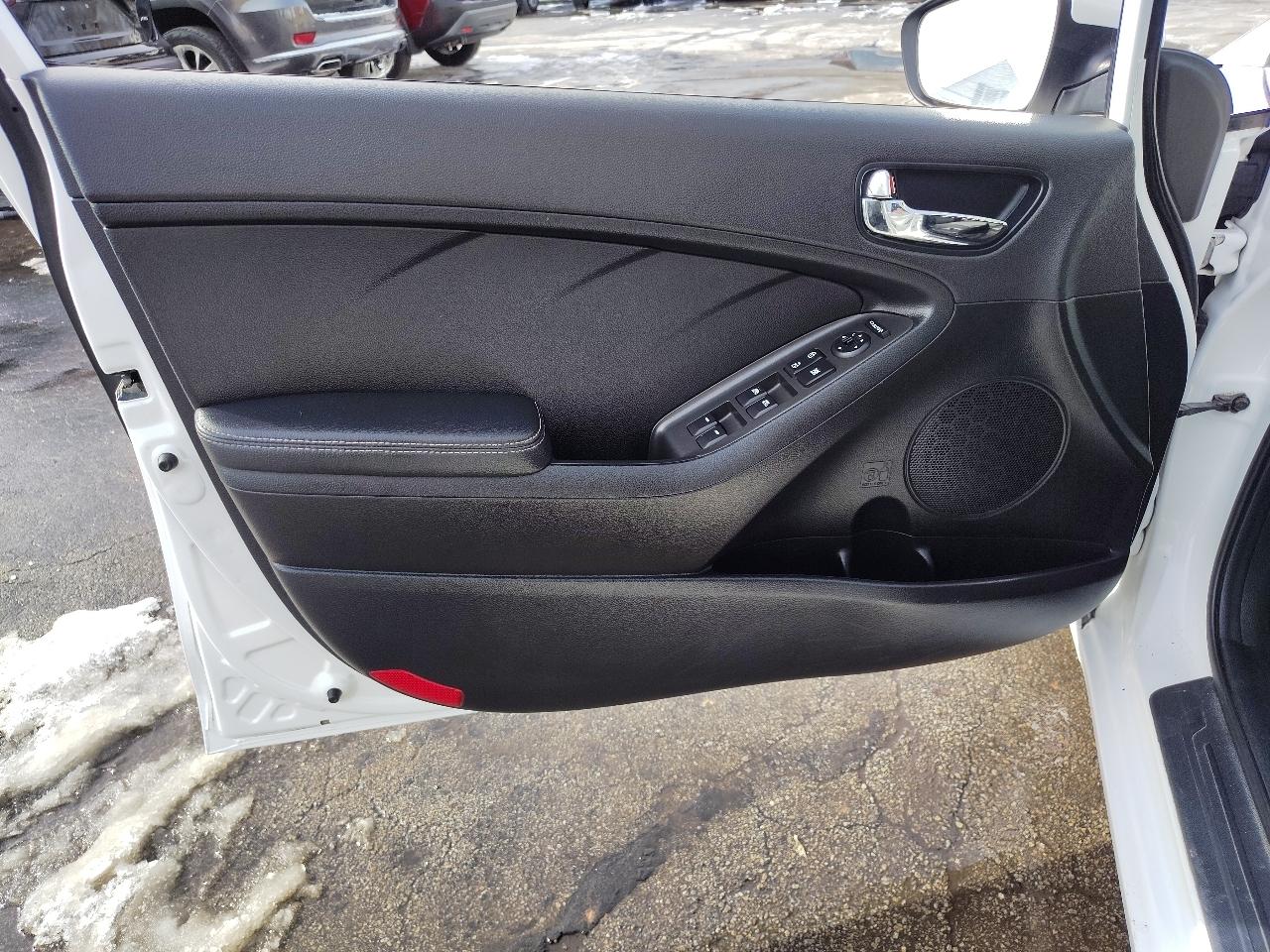 Kia Forte 5-Door EX 2016