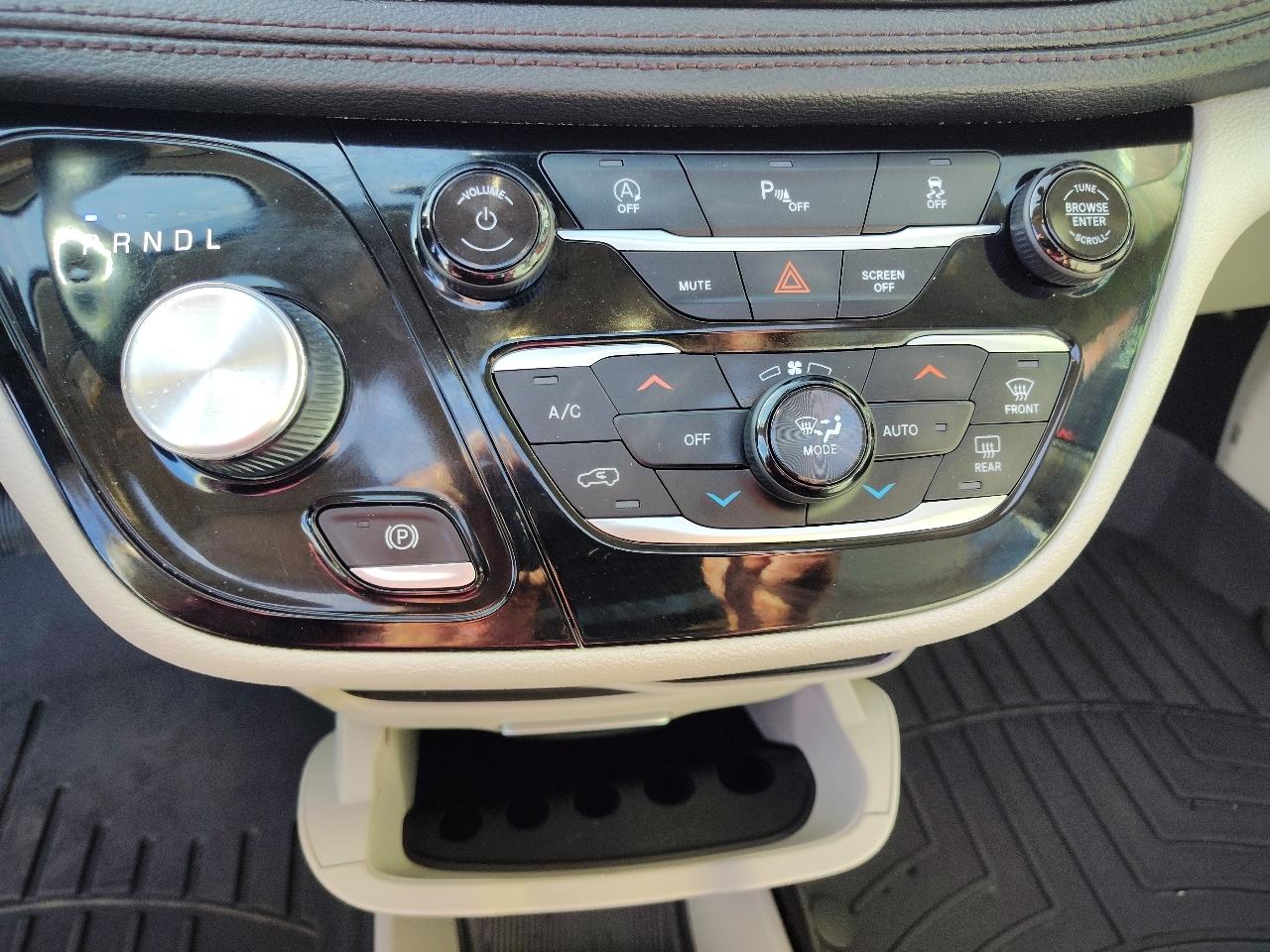 Chrysler Pacifica Limited 2020