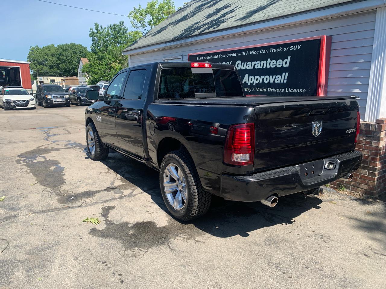 RAM 1500 4WD Crew Cab 140.5" Sport 2015