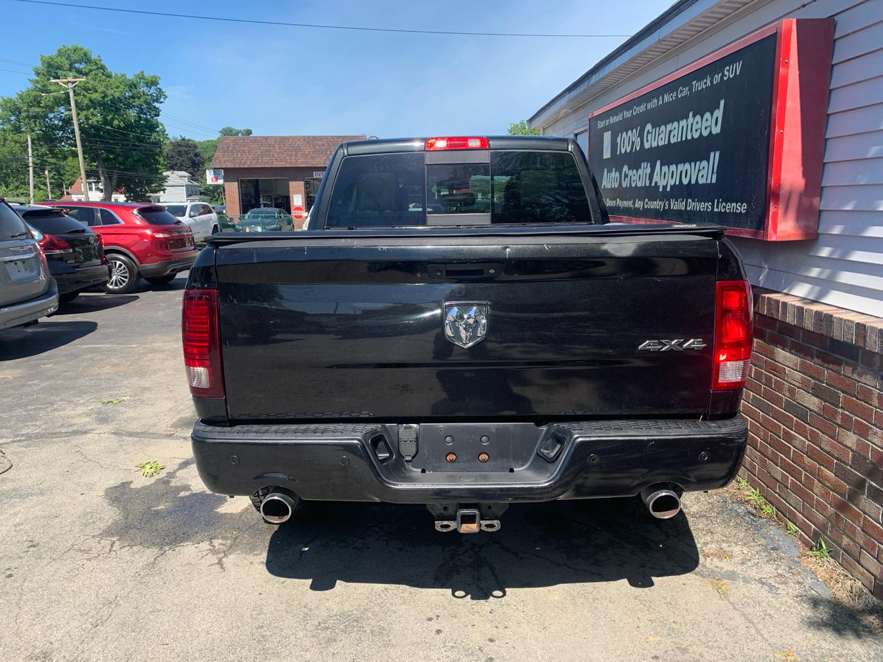RAM 1500 4WD Crew Cab 140.5" Sport 2015
