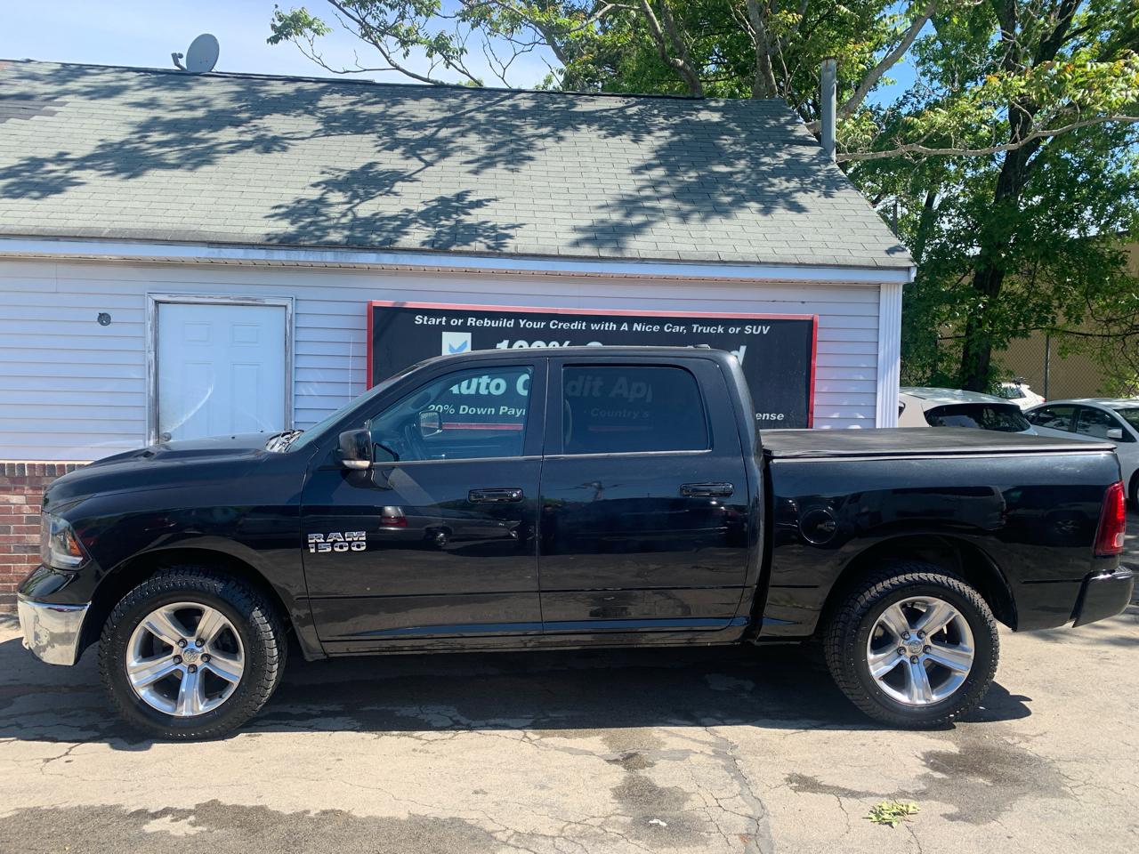 RAM 1500 4WD Crew Cab 140.5" Sport 2015