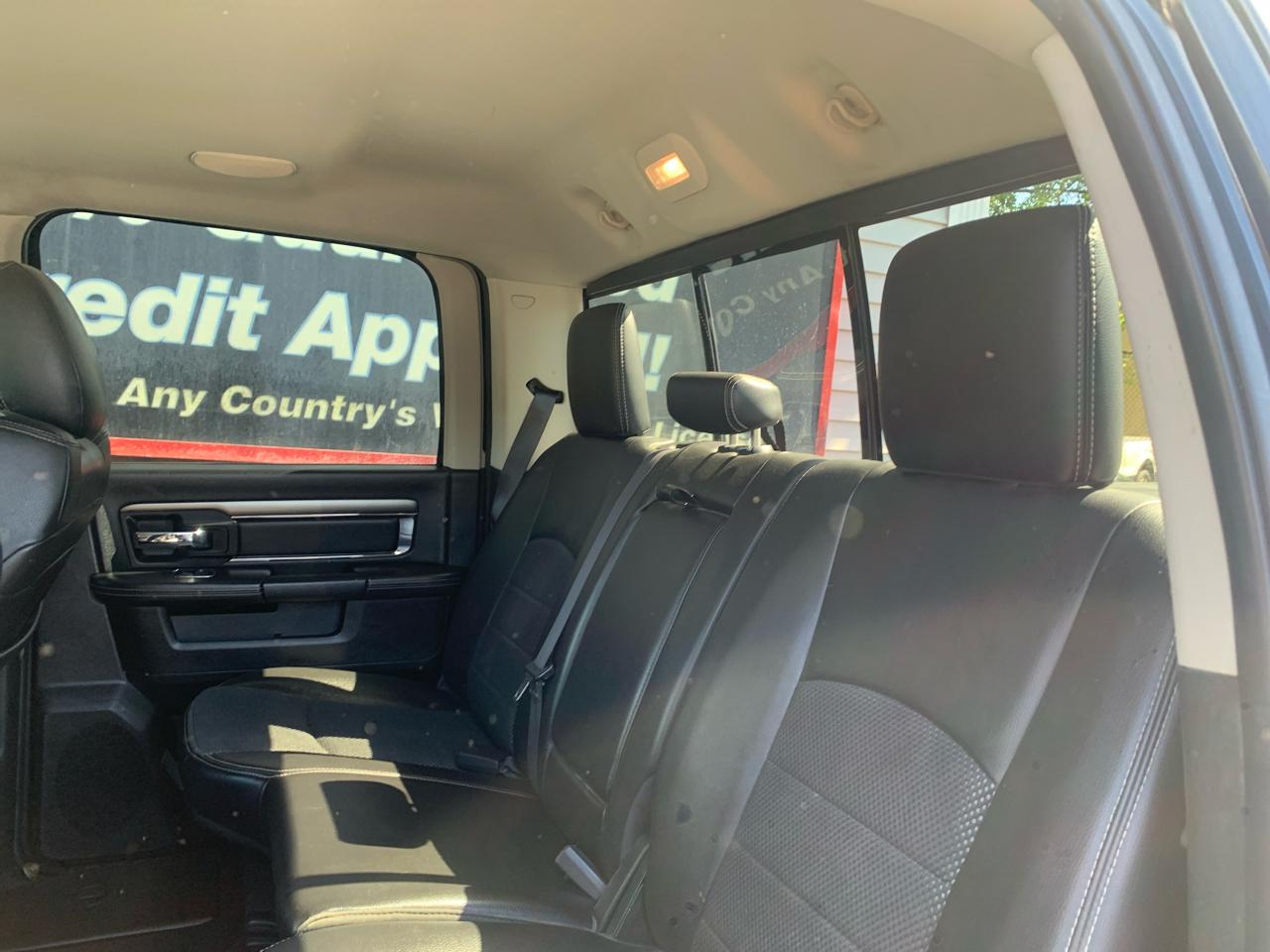 RAM 1500 4WD Crew Cab 140.5" Sport 2015