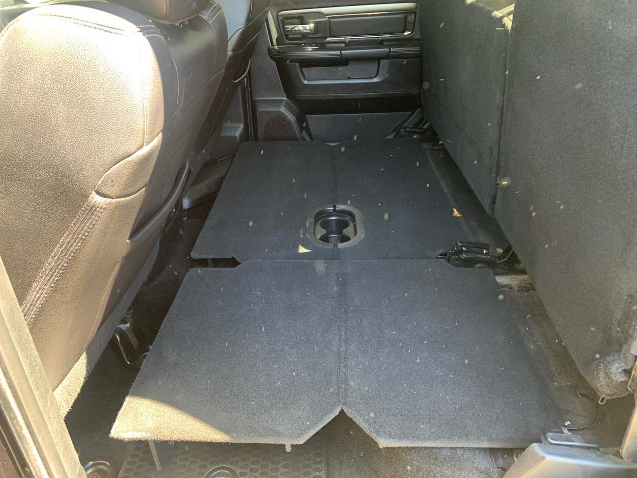 RAM 1500 4WD Crew Cab 140.5" Sport 2015