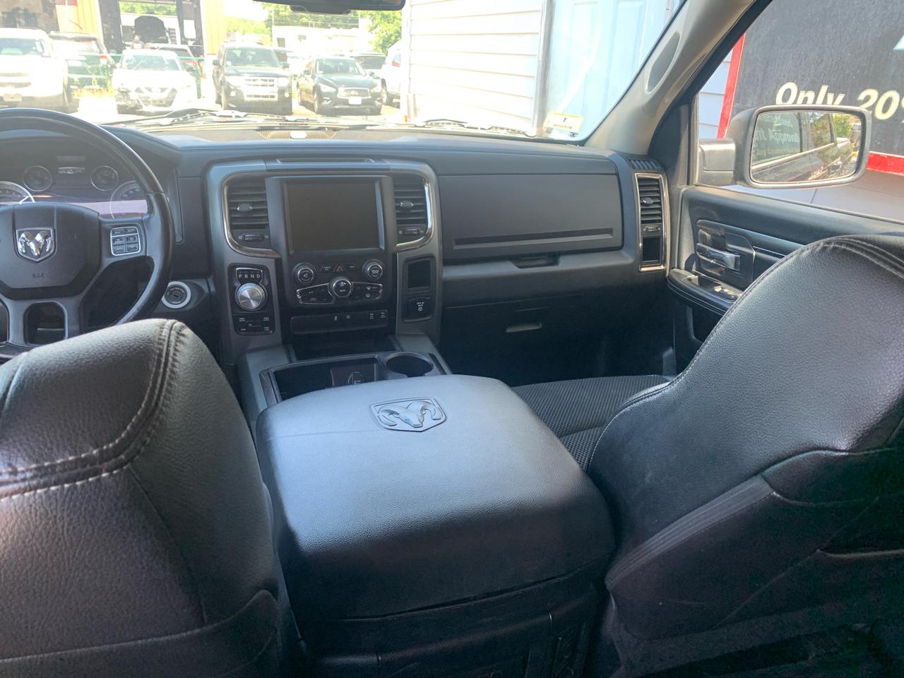 RAM 1500 4WD Crew Cab 140.5" Sport 2015