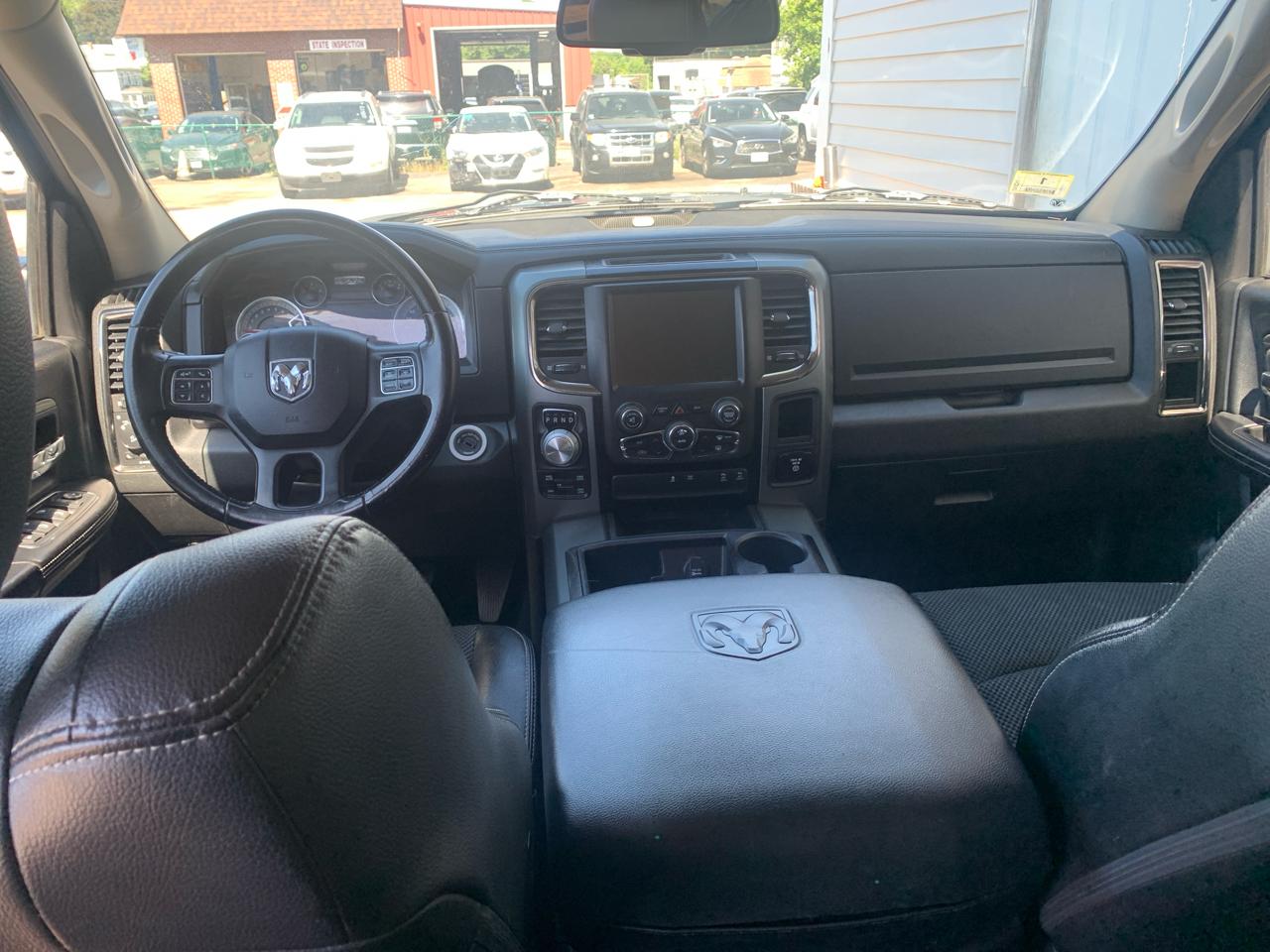 RAM 1500 4WD Crew Cab 140.5" Sport 2015