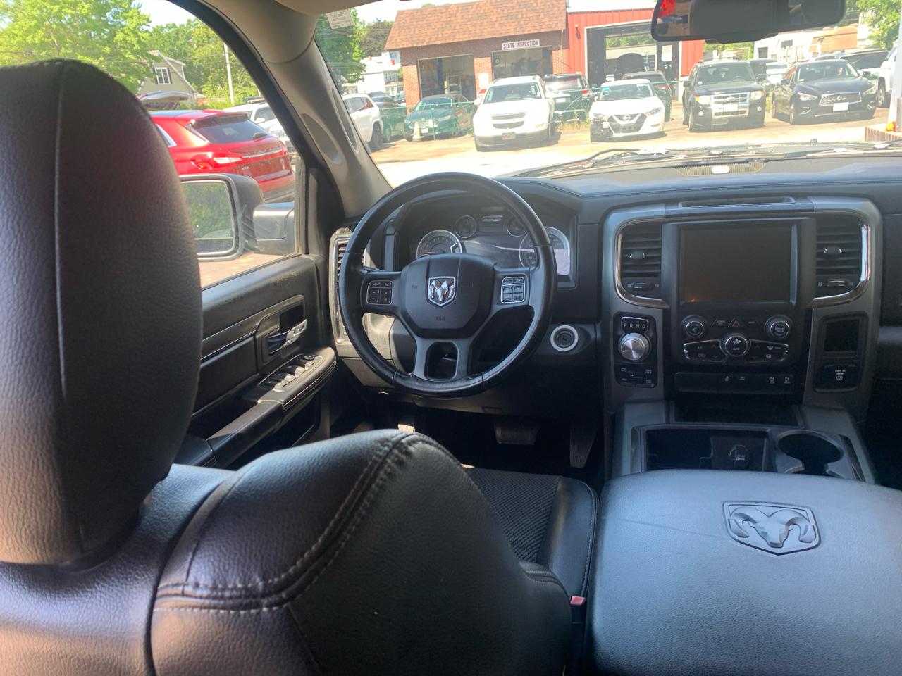 RAM 1500 4WD Crew Cab 140.5" Sport 2015