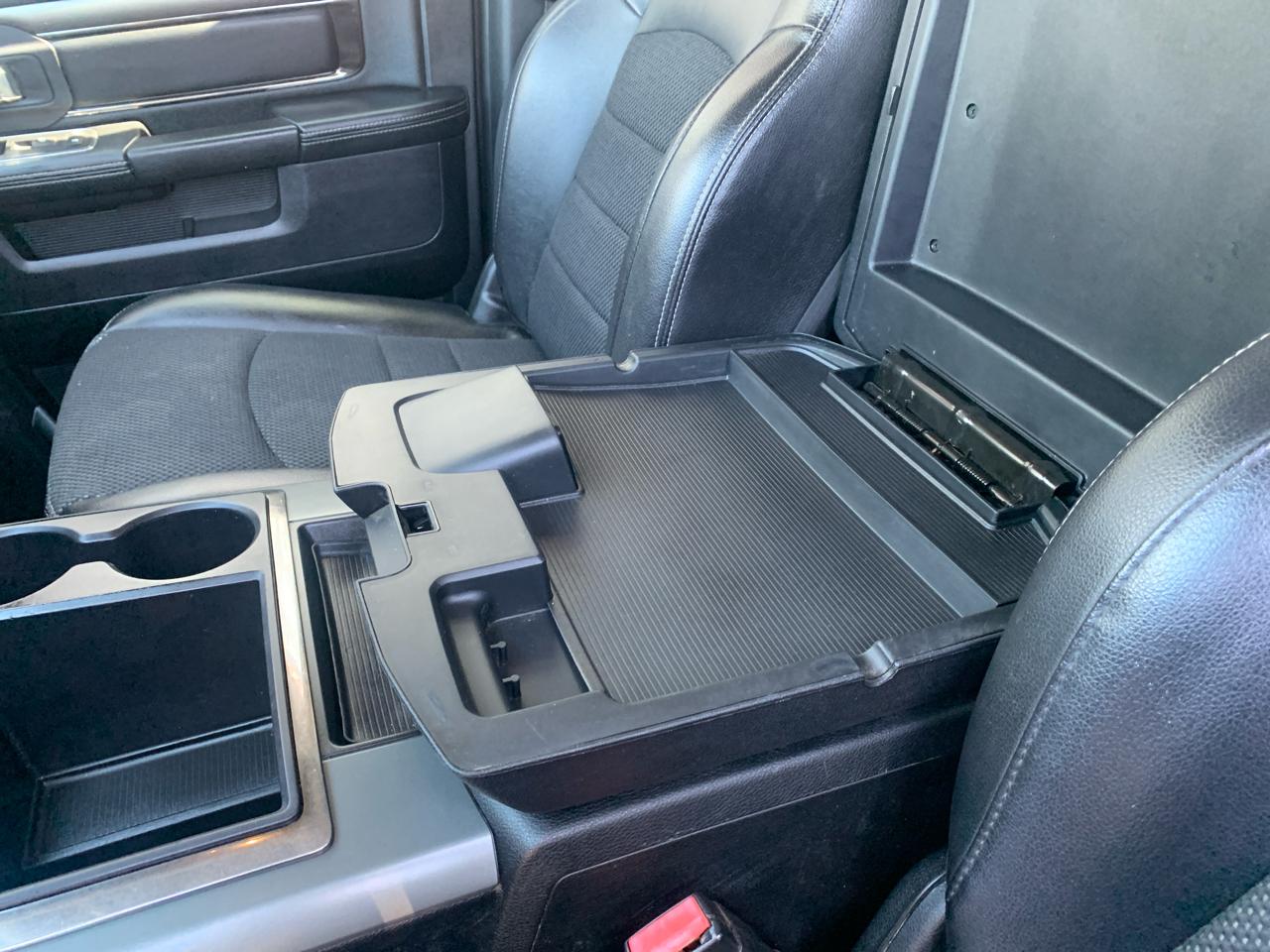 RAM 1500 4WD Crew Cab 140.5" Sport 2015
