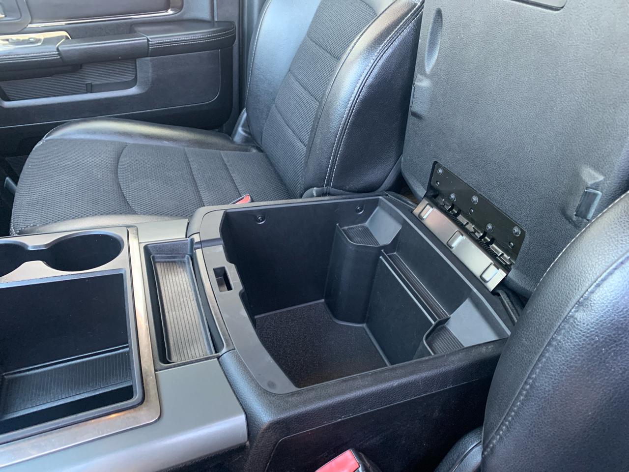 RAM 1500 4WD Crew Cab 140.5" Sport 2015