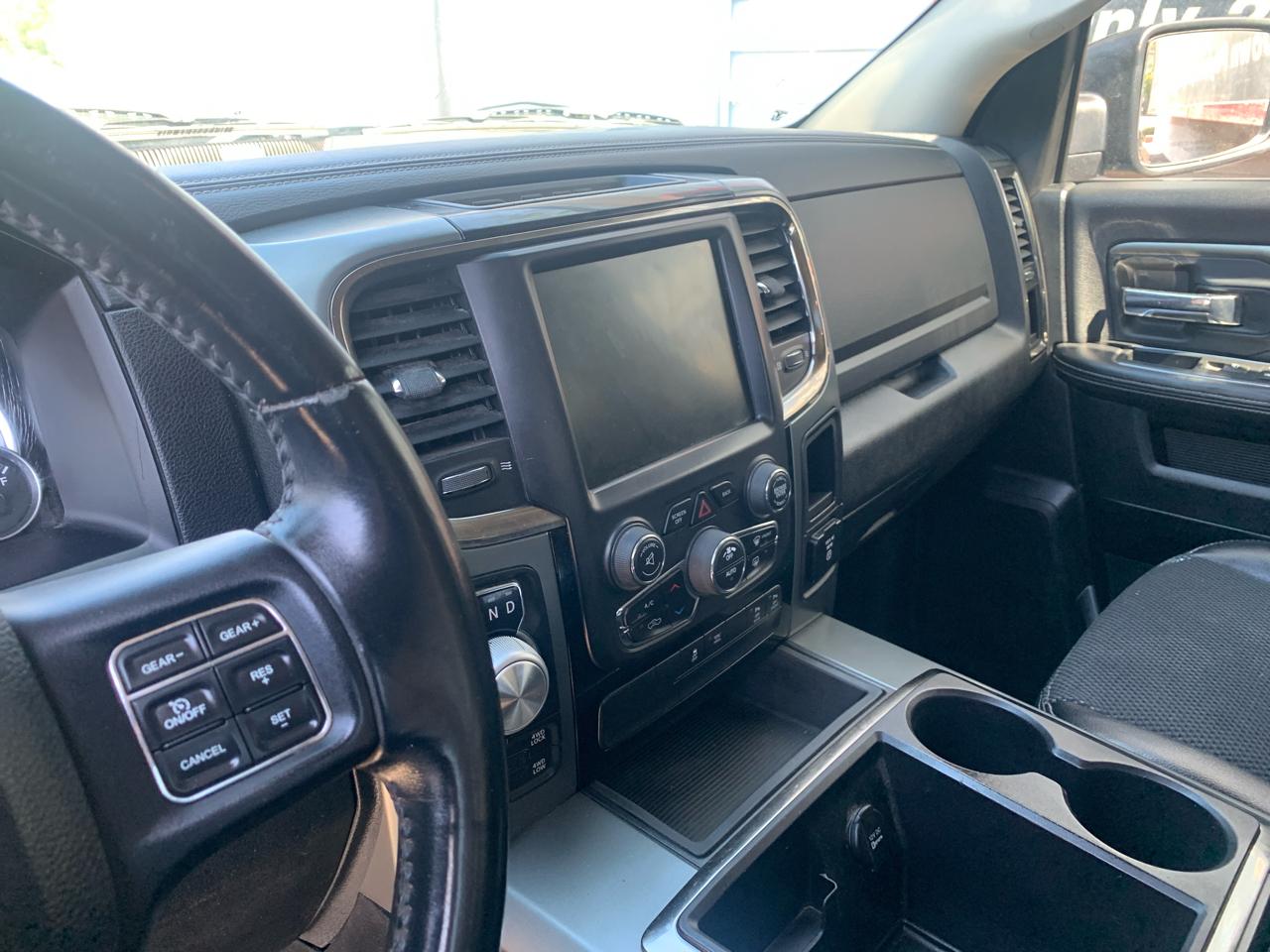 RAM 1500 4WD Crew Cab 140.5" Sport 2015
