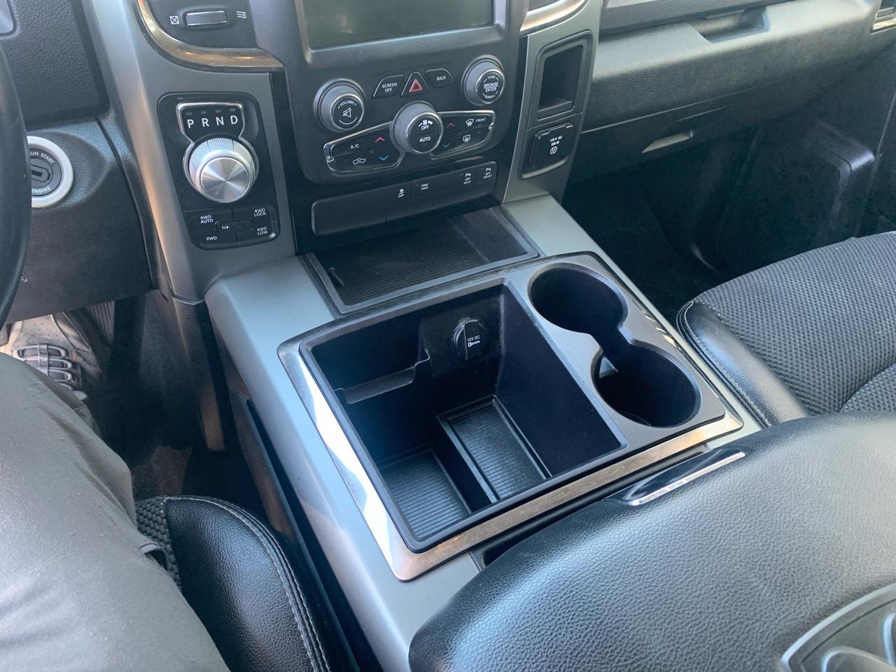 RAM 1500 4WD Crew Cab 140.5" Sport 2015