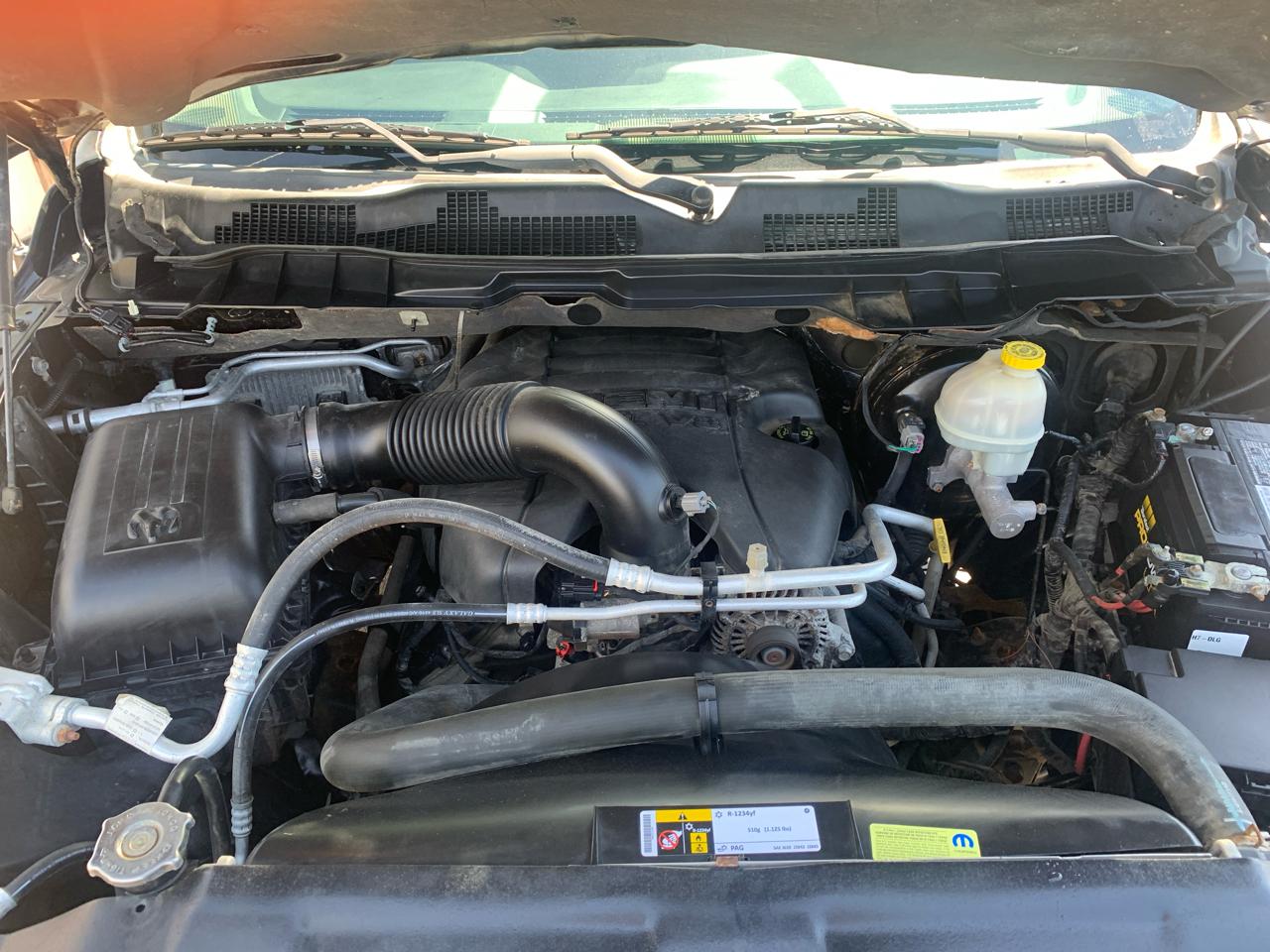 RAM 1500 4WD Crew Cab 140.5" Sport 2015