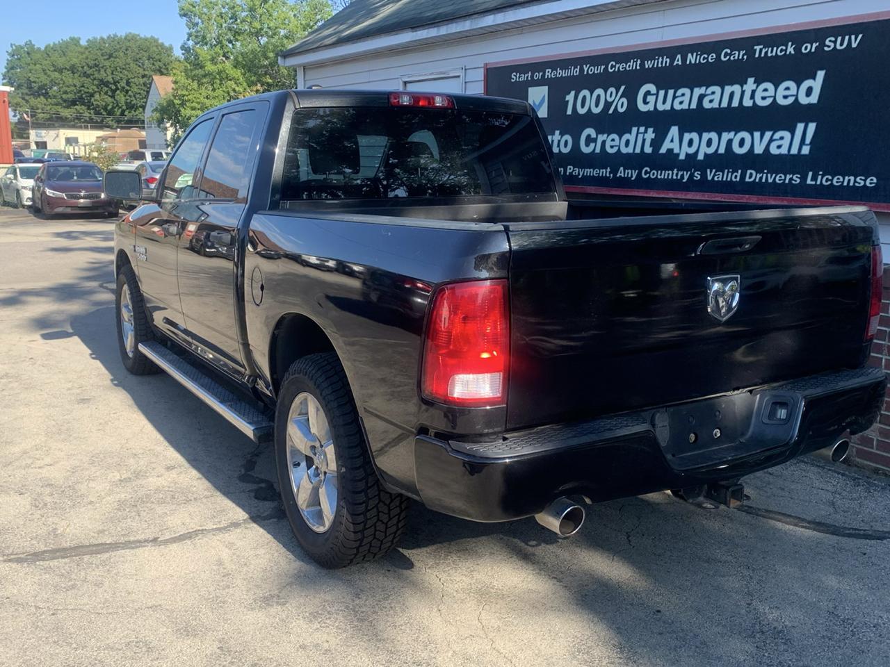 RAM 1500 ST 4x4 Crew Cab 5'7" Box 2017
