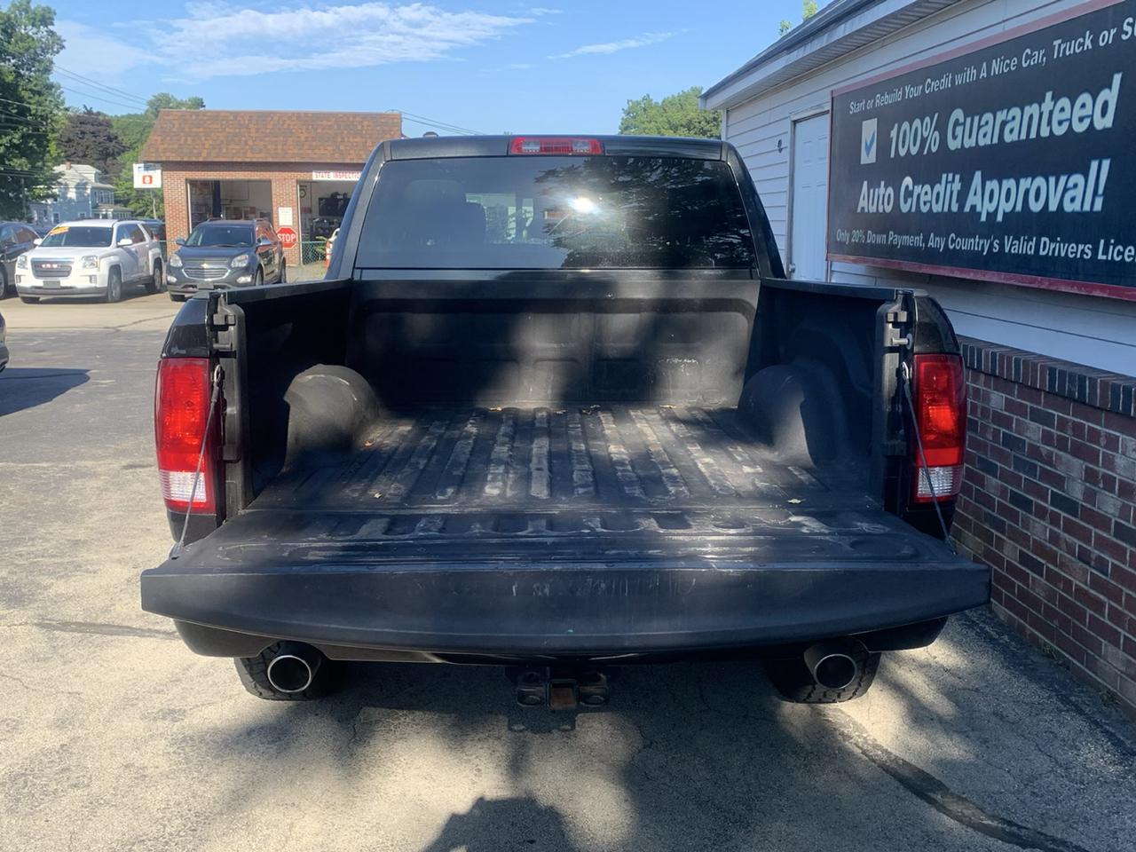 RAM 1500 ST 4x4 Crew Cab 5'7" Box 2017