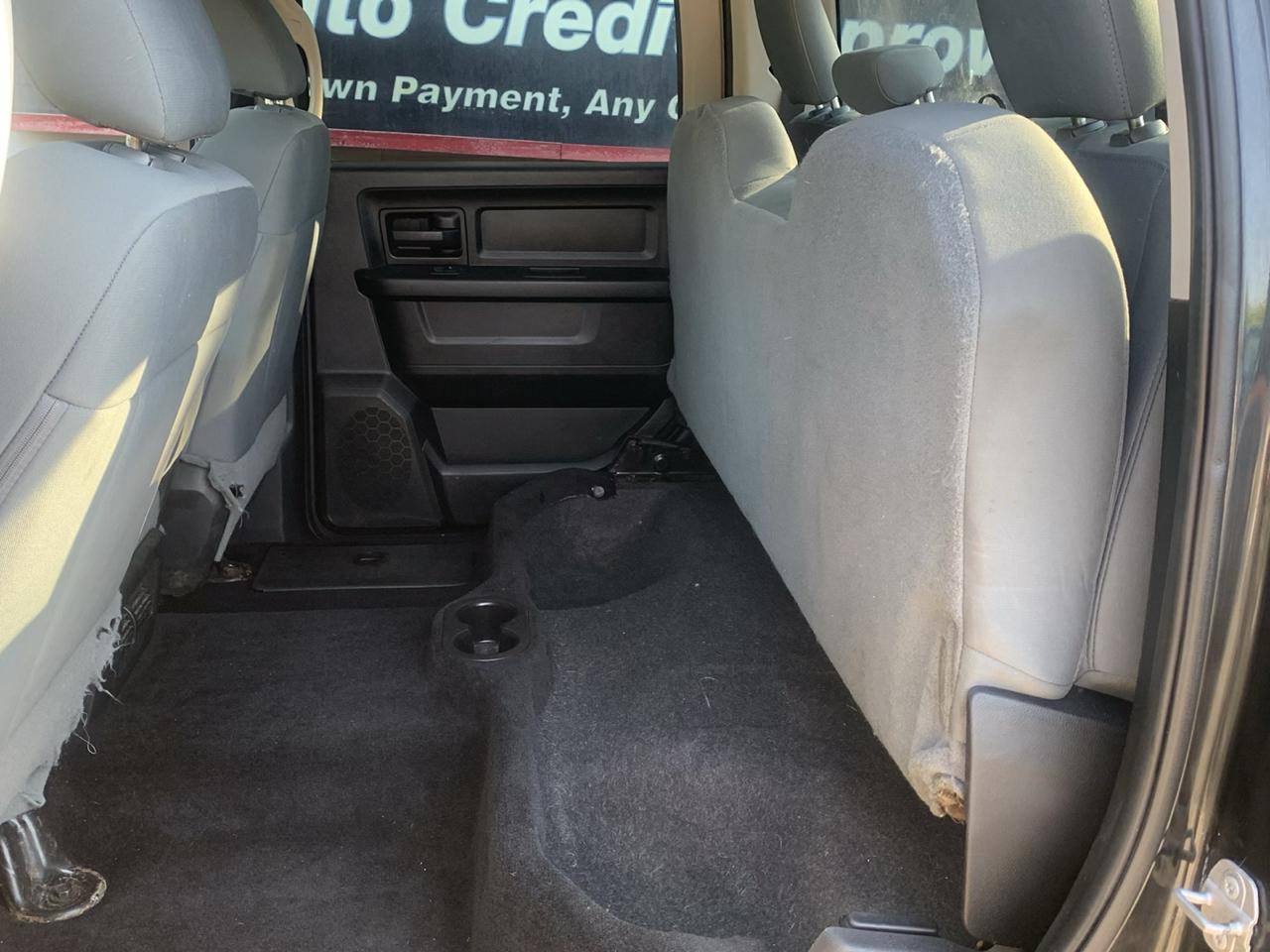 RAM 1500 ST 4x4 Crew Cab 5'7" Box 2017