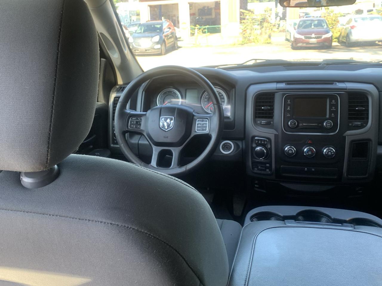 RAM 1500 ST 4x4 Crew Cab 5'7" Box 2017