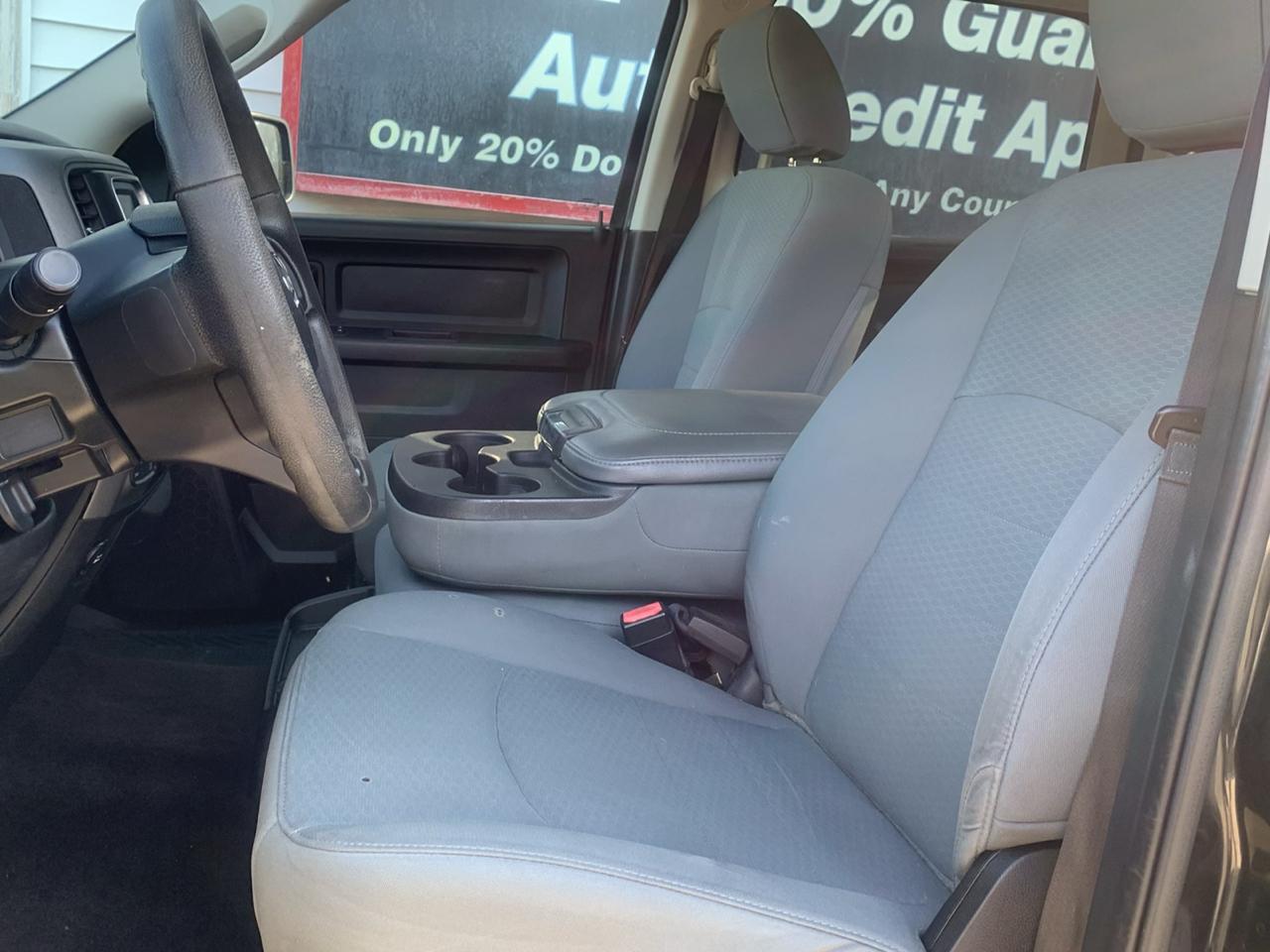 RAM 1500 ST 4x4 Crew Cab 5'7" Box 2017