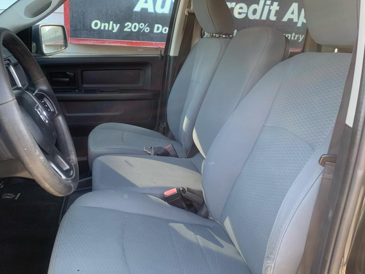 RAM 1500 ST 4x4 Crew Cab 5'7" Box 2017