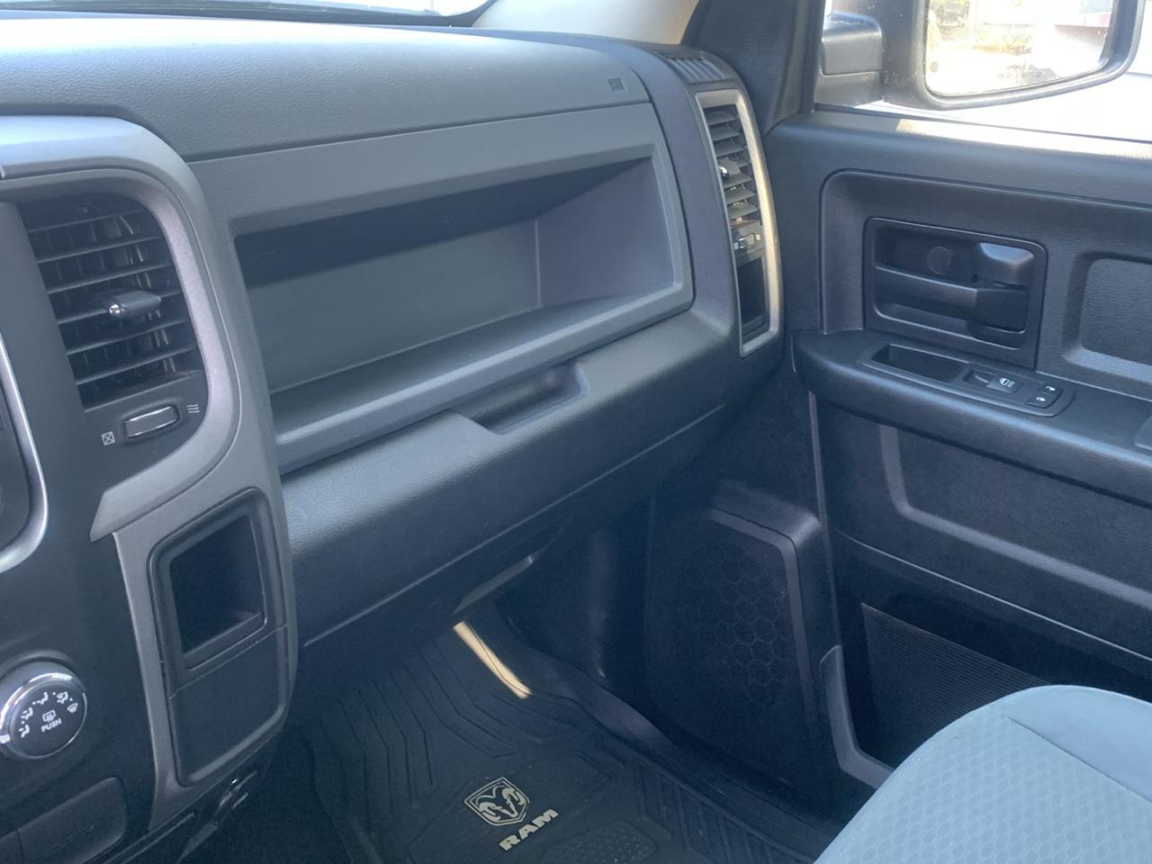 RAM 1500 ST 4x4 Crew Cab 5'7" Box 2017