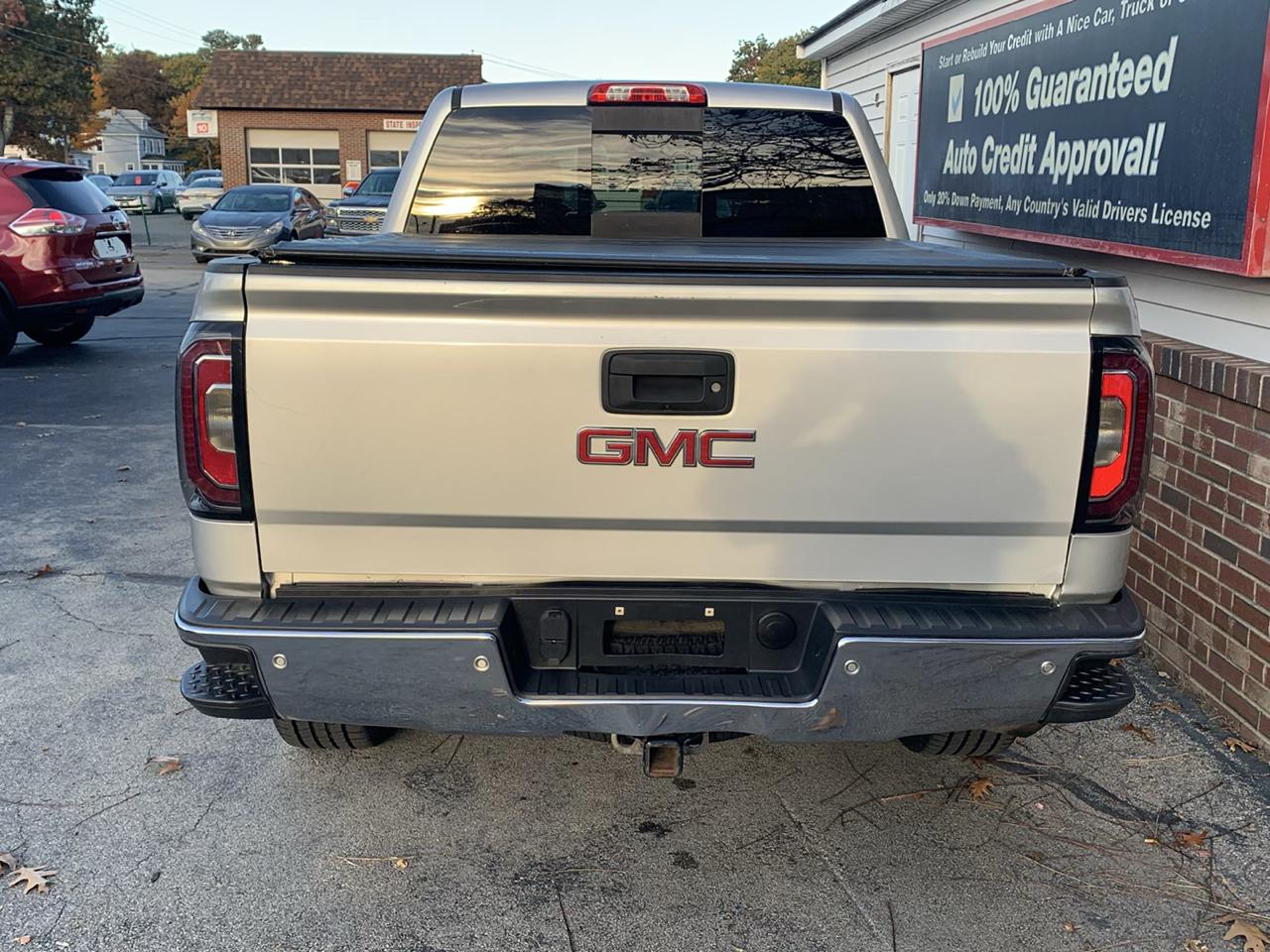 GMC Sierra 1500 4WD Crew Cab 143.5" SLT 2017