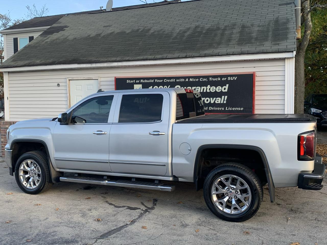GMC Sierra 1500 4WD Crew Cab 143.5" SLT 2017