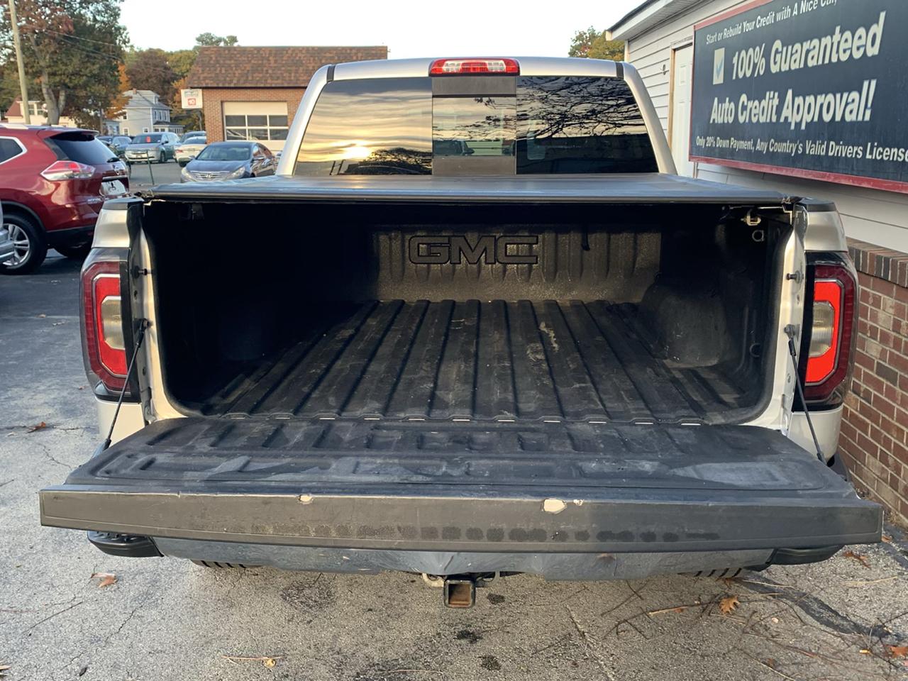 GMC Sierra 1500 4WD Crew Cab 143.5" SLT 2017