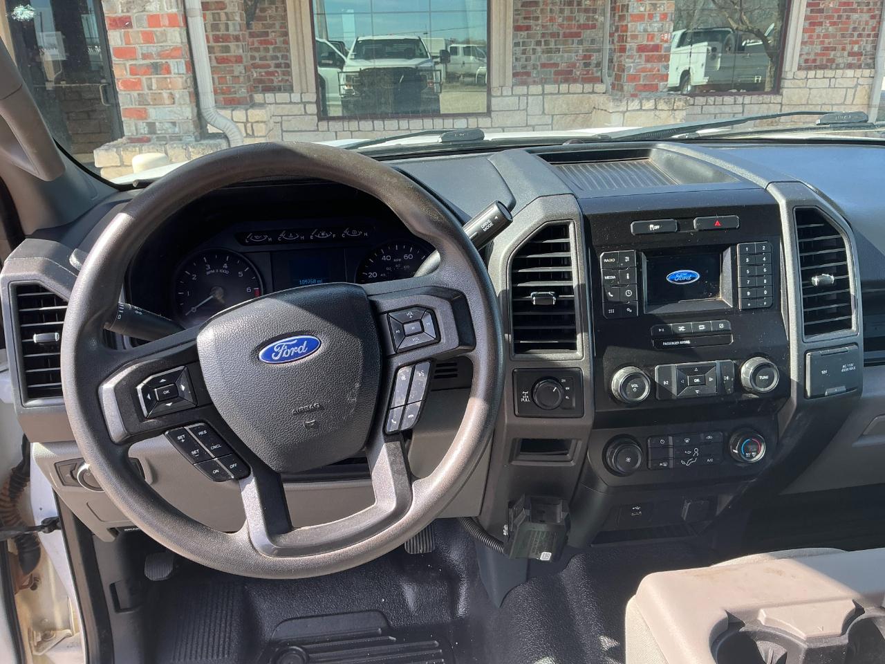 Ford F-350 SD XL SuperCab Long Bed 4WD 2022