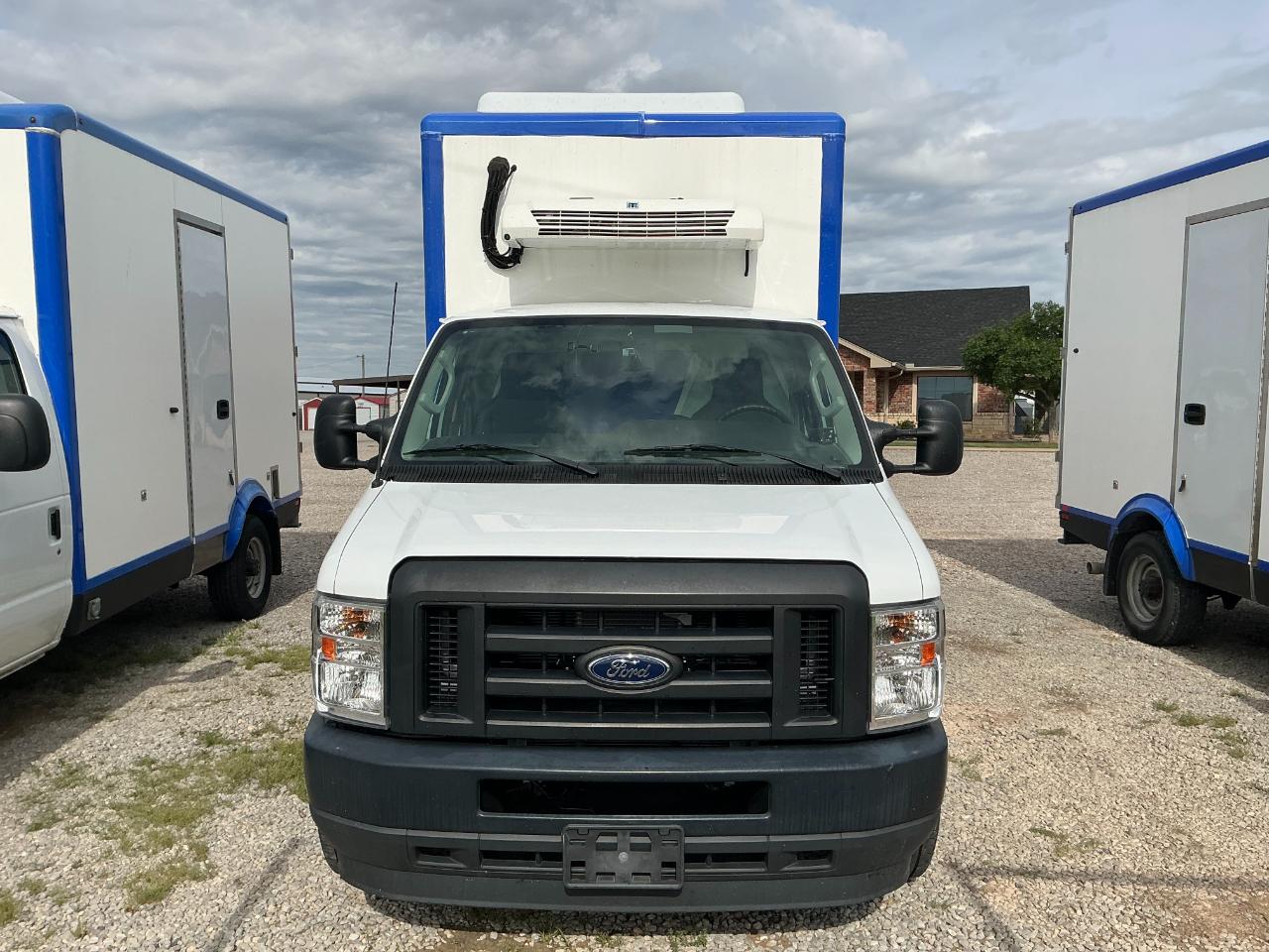 Ford Econoline E-350 Super Duty 2023