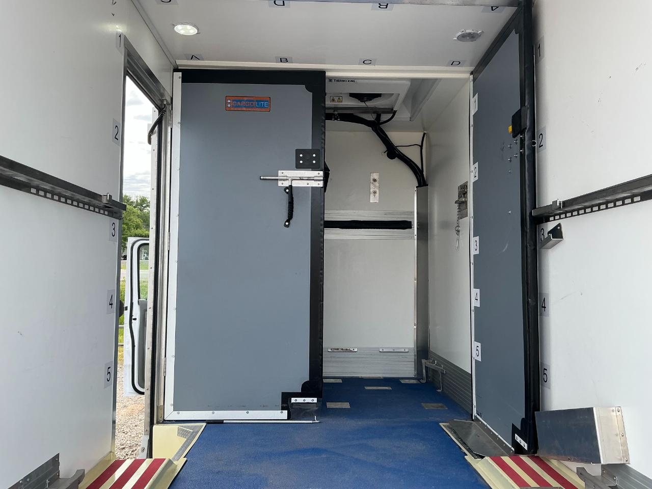 Ford Econoline E-350 Super Duty 2023