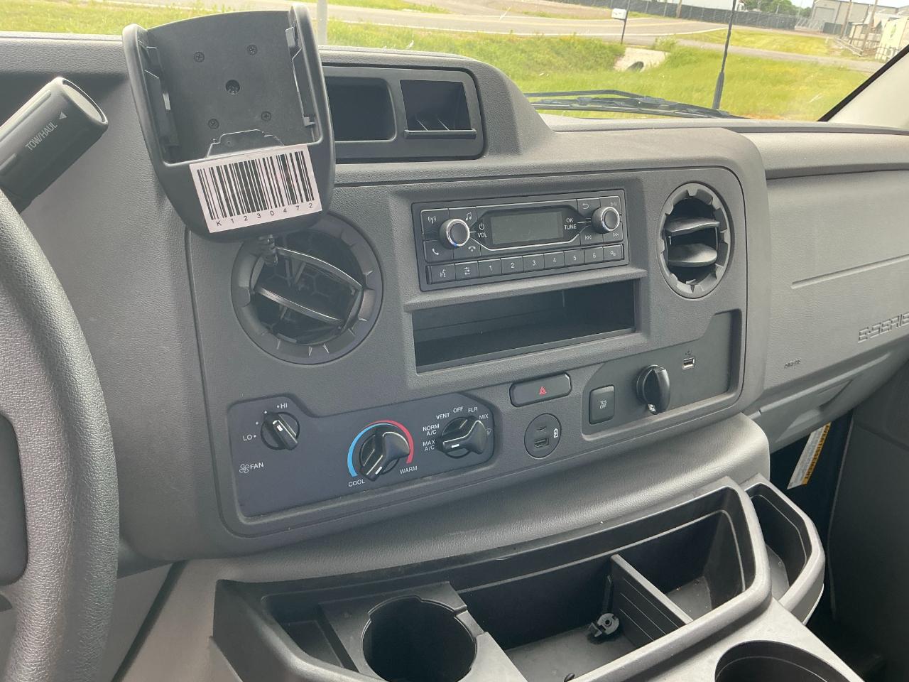 Ford Econoline E-350 Super Duty 2023