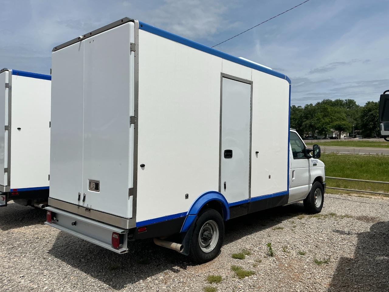 Ford Econoline E-350 Super Duty 2023