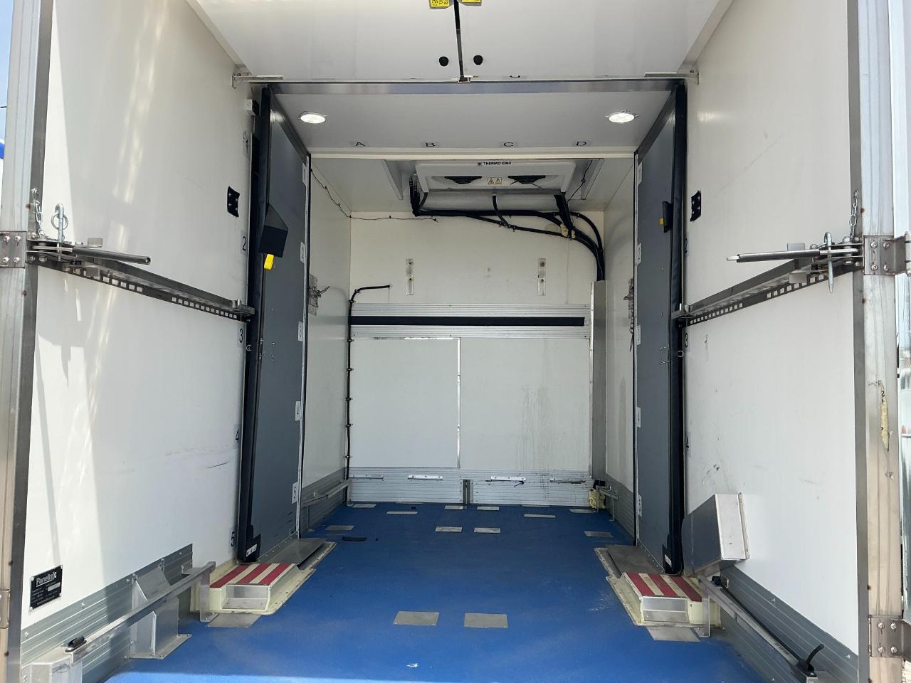 Ford Econoline E-350 Super Duty 2023