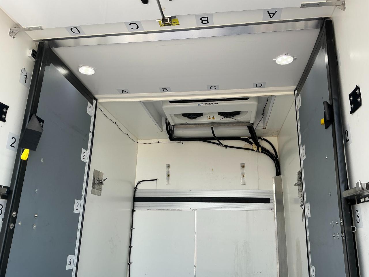 Ford Econoline E-350 Super Duty 2023