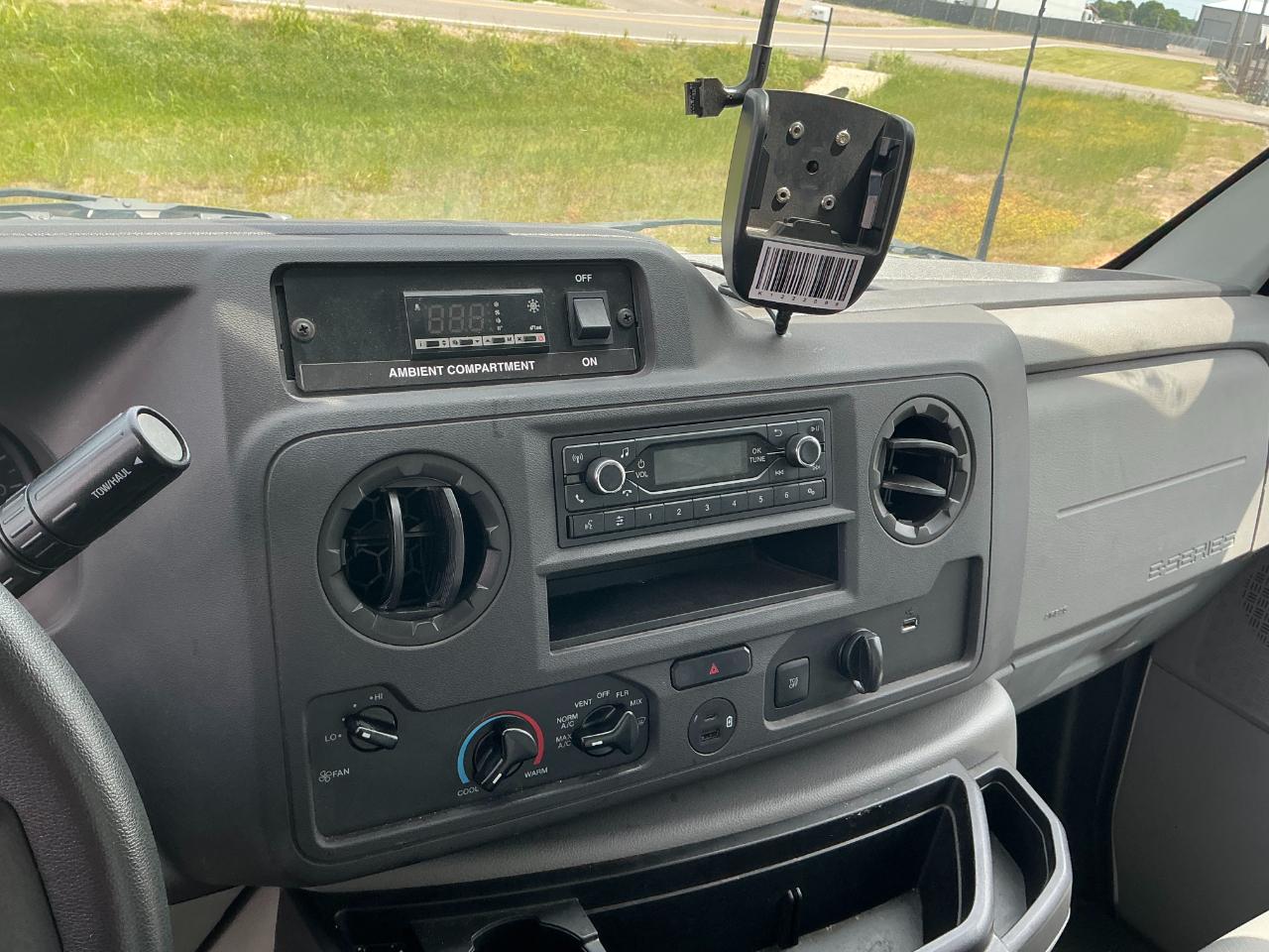 Ford Econoline E-350 Super Duty 2023